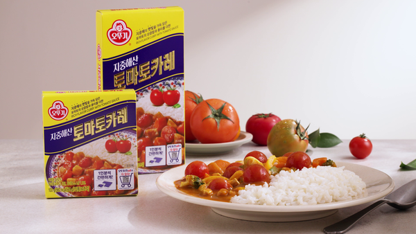 오뚜기가 토마토의 상큼함과 풍미를 더한 ‘지중해산 토마토 카레’를 출시했다.
