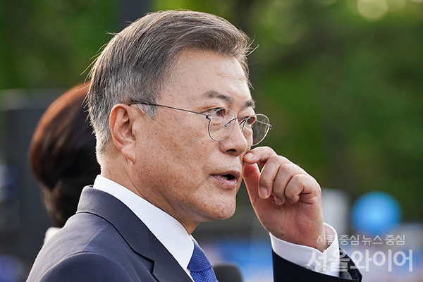 문재인 전 대통령이 인터뷰를 통해 발언한 내용이 비판을 받고 있다. 사진=서울와이어 DB