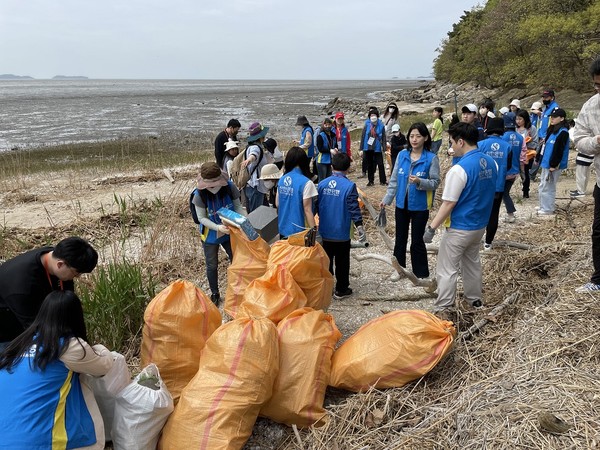 신한은행은 22일 인천광역시 강화군 일대에서 ‘볼런투어(Volun-Tour)’를 실시했다. (사진=신한은행)