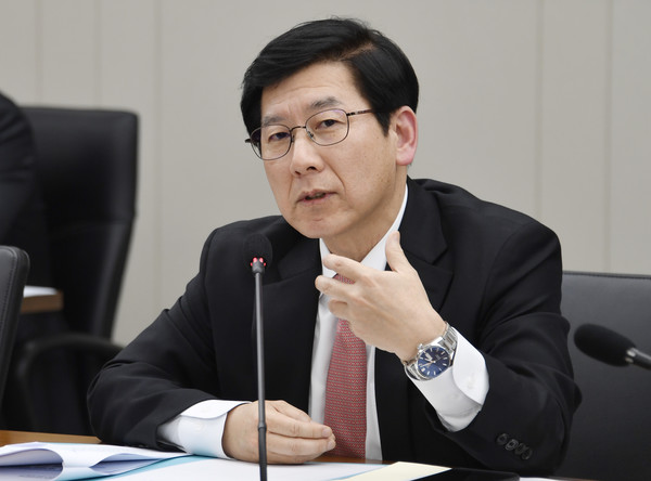 최상대 기획재정부 2차관이 24일 정부세종청사에서 열린 내년도 예산안 편성 관련 관계부처 등과 간담회를 열고 국가적 본질적 기능 강화에 중점을 두겠다고 말했다. 사진=연합뉴스  