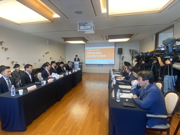 이후 진행된 간담회에서 퇴직연금 제도 발전을 위한 다양한 건의사항을 청취했다. (사진=미래에셋증권 제공)