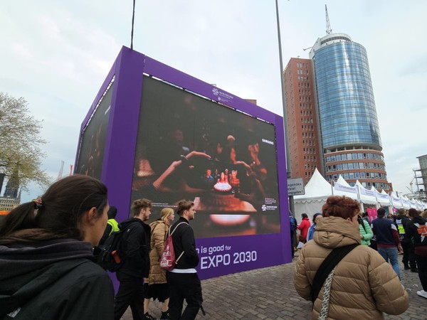 삼성전자가 지난 5~7일 독일 함부르크에서 열린 유럽 최대 항구 축제인 제834회 함부르크 개항축제에서 ‘2030 부산세계박람회(엑스포)’ 유치활동을 홍보했다. 사진=삼성전자 제공