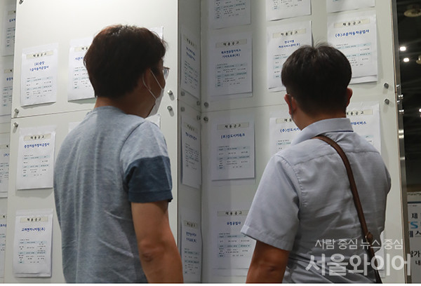 취업자 수가 전년 동월 대비 증가했으나 청년층 취업은 감소한 것으로 나타났다. 사진=서울와이어 DB
