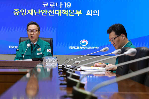 중앙재난안전대책본부 제1총괄조정관인 박민수 보건복지부 2차관이 지난 5월 3일 정부서울청사에서 코로나19 중앙재난안전대책본부 회의에 참석해 발언하고 있다 (사진, 연합뉴스 제공)