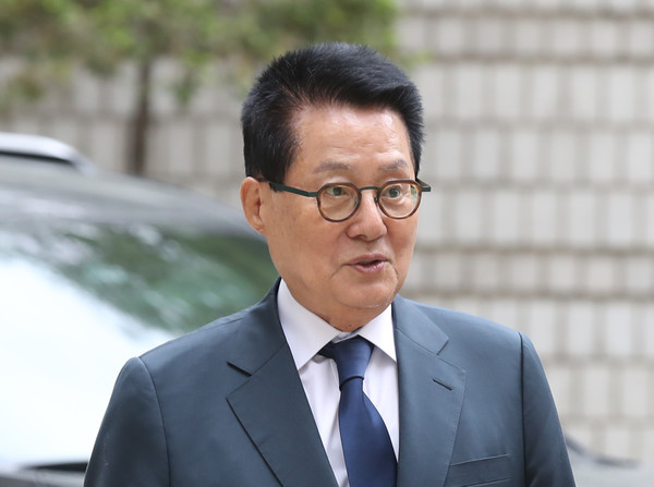 박지원 전 국정원장이 김남국 민주당 의원의 코인 의혹과 관련 '돈을 벌었다면 소외계층에 기부해야 한다'고 말했다 (사진, 연합뉴스 제공)