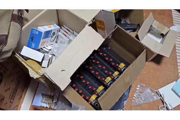  보이스피싱에 이용되는 중계기 수백대를 조립해 유통한 일당이 검거됐다. 사진=경기남부경찰청 제공