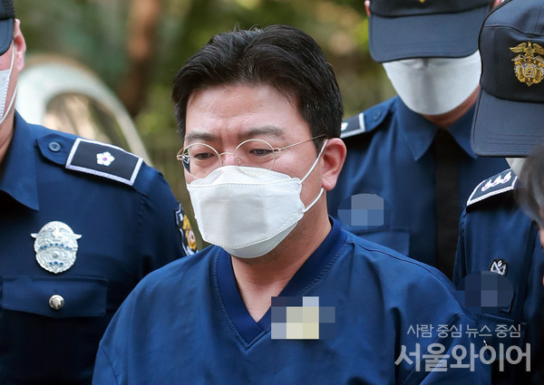 라덕연 대표가 법정으로 향하고 있다.