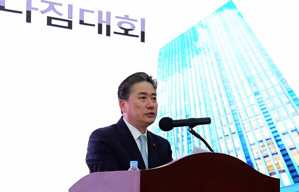 윤석열 대통령이 19일 정승일 한국전력공사(한전) 사장의 사직서를 수리했다. 그가 사임 의사를 밝힌 지 7일만이다. 이에 일각에선 사장 공백 속 한전이 자구책 이행에 난항을 겪게 될 것으로 보고 있다. 사진=한전 제공