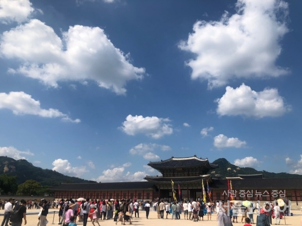 경복궁 등 사대문 인근 규제완화가 추진되면서 도시개발이 활발하게 이뤄질 전망이다. 사진=서울와이어 DB