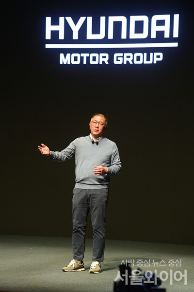 정의선 현대차그룹 회장이 신년인사회에 참석해 신년사를 하고 있다. 사진=서울와이어 DB