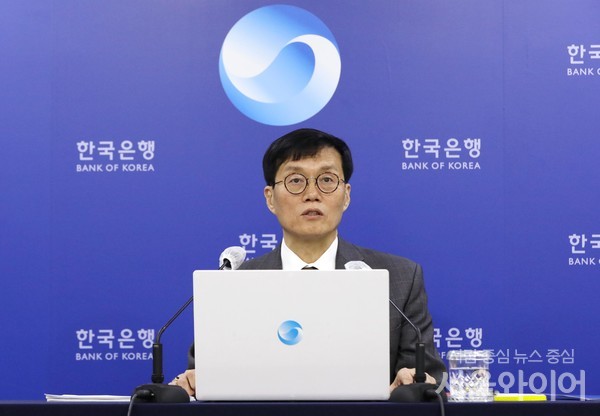 이창용 한국은행 총재는 25일 우리 경제의 올해 성장률 전망치를 기존 1.6%로 1.4%로 낮춘 것은 당초 예상보다 정보기술 경기와 중국 경제 회복 속도가 느리기 때문이라고 설명했다. (사진=서울와이어DB)
