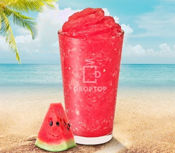 카페 프랜차이즈업계가 여름철 제철 과일 ‘수박’을 활용한 신제품을 출시하고 있다. 사진은 드롭탑 시원수박 스무디. 사진=드롭탑 제공