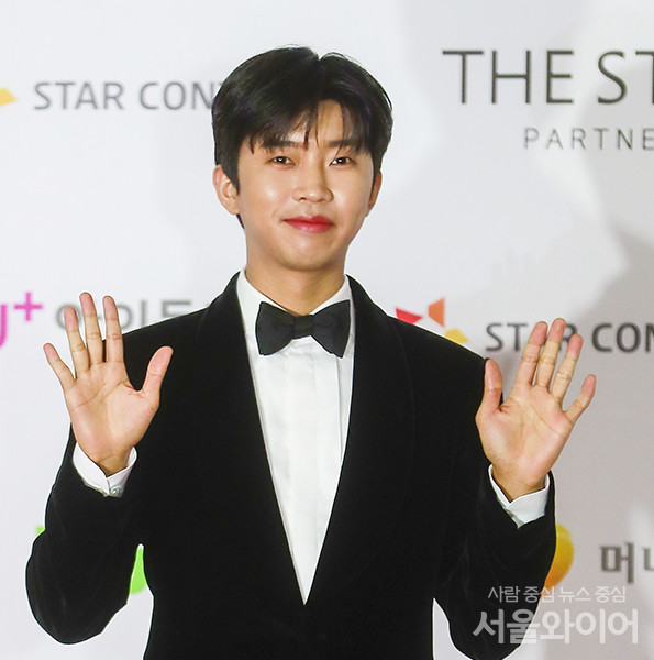 가수 임영웅이 2021년 12월2일 오후 서울 강서구 화곡동 KBS아레나에서 열린 2021 아시아 아티스트 어워즈(2021 Asia Artist Awards, AAA)' 레드카펫 행사에 참석해 포즈를 취하고 있다. 사진=서울와이어 DB