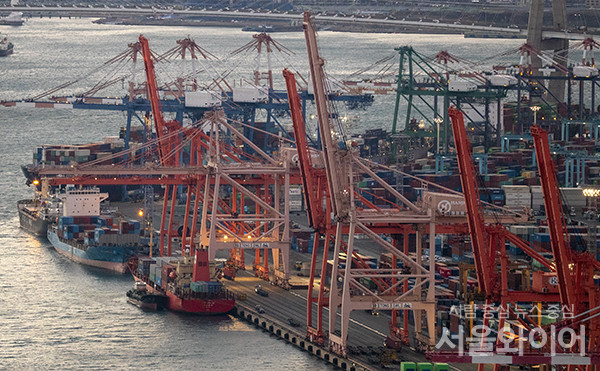 관세청에 따르면 올해 5월 수출액은 522억4100만달러로 지난해 같은 기간(615억9100달러) 대비 15.2% 감소한 것으로 집계됐다. 수출 감소는 지난해 10월 애래 8개월 연속 지속되는 상황이다. 사진=서울와이어 DB