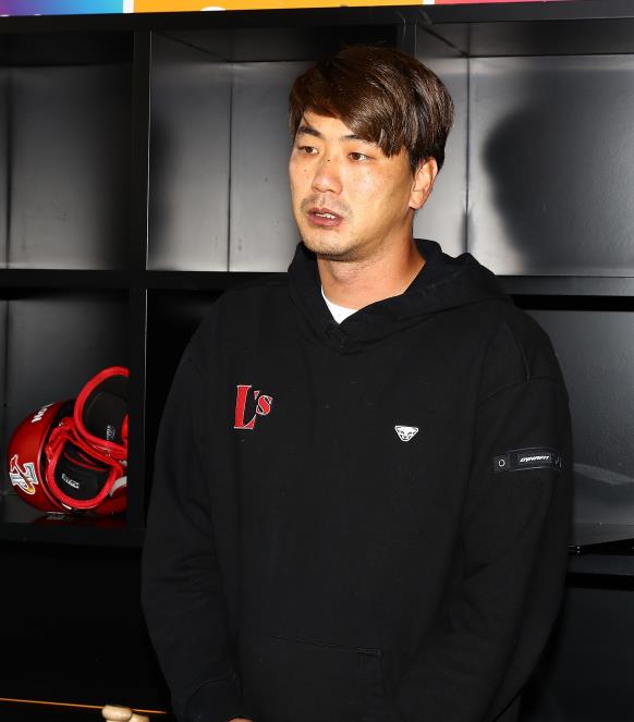 국내 프로야구 SSG랜더스 소속 김광현 선수가 2023 월드베이스볼클래식(WBC) 대회 중 음주 파문 관련 사실을 인정하고 팬들에 사과하고 있다. 사진=SSG랜더스 제공