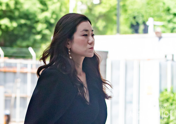 조현민 한진 사장이 식장으로 이동하고 있다.