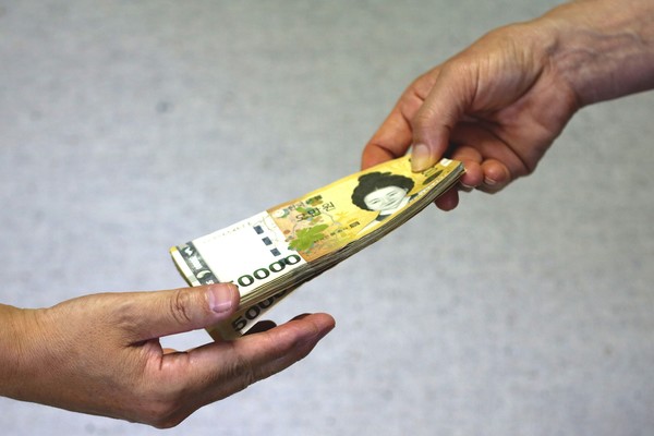 한국은행에 따르면 지난 4월 말 기준 전체 예금은행의 가계대출 잔액은 1052조3000억원으로, 한 달 전보다 2조3000억원 증가했다. 사진=픽사베이