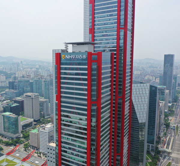 천연가스 선물 가격 급락으로 관련 레버리지 상장지수증권(ETN)이 줄줄이 조기 청산된 가운데 NH투자증권의 투자설명서 약정 미기 실수로 상장이 유지되고 있는 사건이 발생했다. 사진=NH투자증권 제공