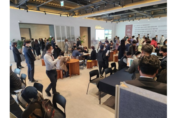 안양시 동안구에 들어서는 후분양 아파트 '평촌 센텀퍼스트'가 분양가 10% 할인에 나선다.