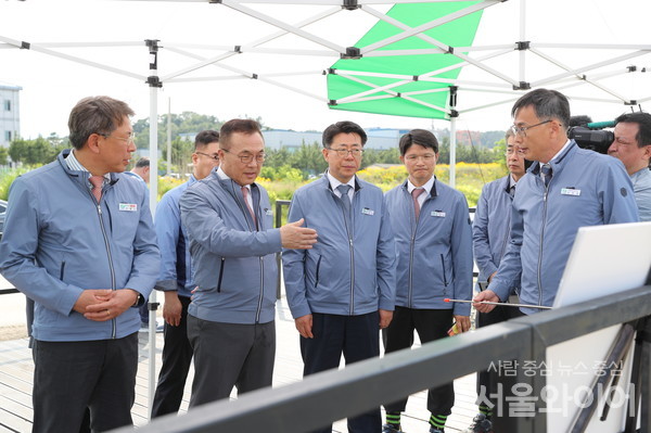 황주호 한수원 사장이 신한울3,4호기 건설 진행 현황을 점검하고 있다.