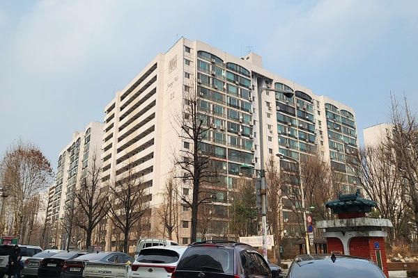 잠실과 삼성, 청담, 대치 등 4개 지역에 대한 토지거래허가구역 기간이 연장됐다. 사진=고정빈 기자