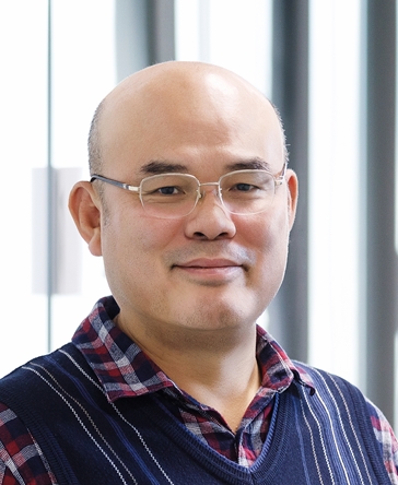 LG디스플레이는 8일 그간 유기발광다이오드(OLED) 수명 확장에 크게 공헌한 최현철 소형 사업총괄(전무)가 디스플레이분야에서 최고 권위를 지닌 국제정보디스플레이학회(SID) 석학회원(Fellow)으로 선임됐다고 밝혔다. 사진=LG디스플레이 제공