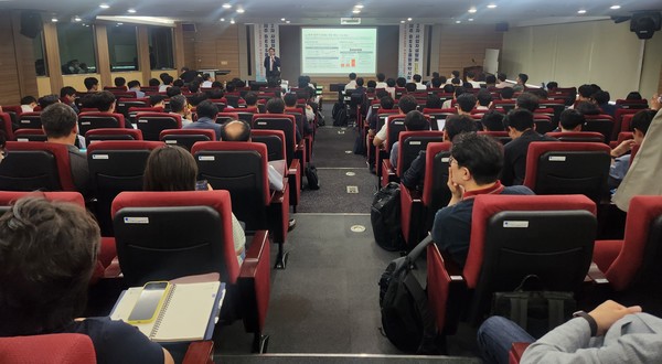 13일 한국기술센터 국제회의실에서 진행된 '제주 장주기 BESS 중앙계약시장 2차 사업자설명회' 현장의 모습. 사진=전력거래소