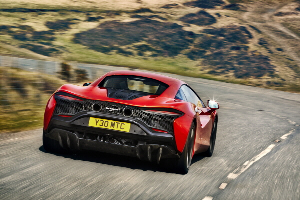 맥라렌 아투라의 후면 모습. 사진=맥라렌 서울 제공