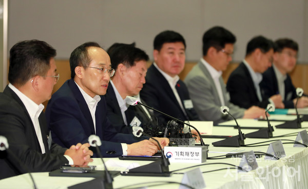 추경호 경제부총리 겸 기획재정부 장관이 간담회에 참석, 발언을 하고 있다.