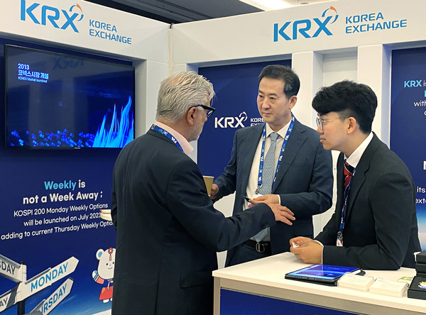 FIA 국제 파생상품 엑스포에서 유럽 기관투자자 대상 파생상품시장 홍보활동 전개 모습. (사진=한국거래소)
