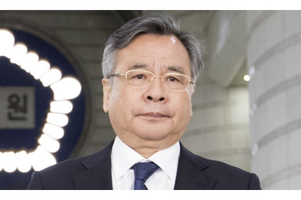 이른바 '50억 클럽' 의혹 당사자인 박영수 전 특별검사가 검찰에 출석해 조사를 받고 있다. 사진=연합뉴스 제공