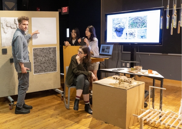 로드아일랜드 디자인스쿨에서 학생들이 프로젝트 연구를 진행하고 있다. 사진=현대차그룹 제공