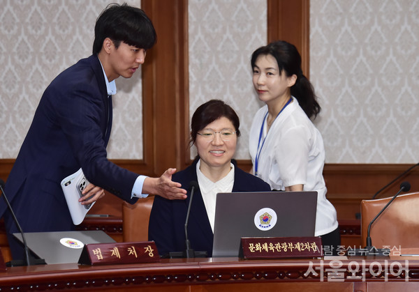 장미란 문체부 2차관이 국무회의에 참석했다.