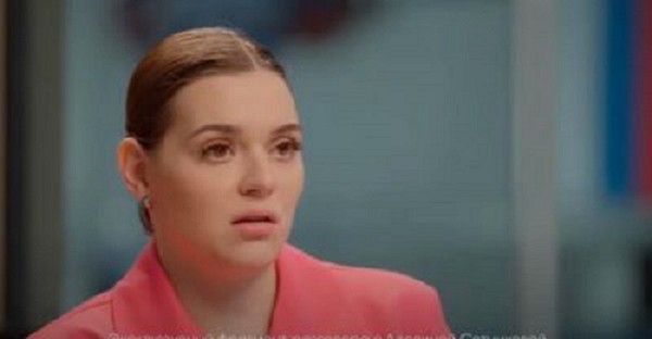 러시아 전 피겨스케이팅 선수 아델리나 소트니코바(27)가 현지 인플루언서 유튜브 채널에 출연해 2014년 소치 동계올림픽 대회 당시 도핑테스트 결과 양성반응이 나온 사실을 언급해 파장이 일고 있다. 사진= 릴리아 아브로모바 유튜브 채널 캡처