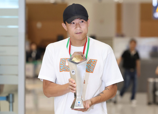 2022-2023시즌 이탈리아 세리에 A SSC 나폴리에서 최고의 활약을 펼친 김민재가 독일 명문 바이에른 뮌헨 이적을 앞둔 상태다. 뮌헨은 직접 한국에 의료팀을 파견하는 등 영입을 조속히 마무리할 것으로 보인다. 사진=연합뉴스 