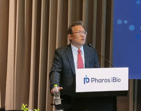 10일 서울시 영등포구 콘래드 서울 호텔에서 열린 기자간담회 자리에서 윤정혁 파로스아이바이오 대표가 인사말을 하고 있다. 사진=이재형 기자.