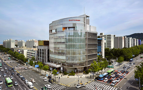 롯데하이마트는 올해 2분기 영업이익이 78억원으로 지난해 동기보다 3016% 증가했다고 18일 공시했다.