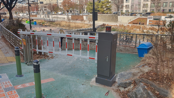 송파구 하천 진출입로 차단기의 모습. 사진=송파구청 제공