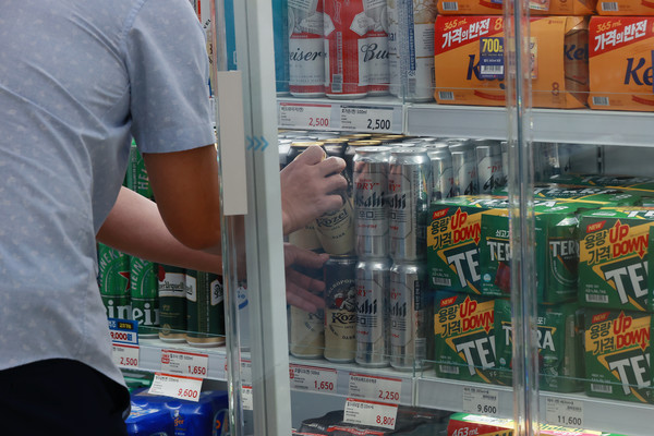 서울 시내 한 대형마트에 일본 맥주가 진열돼 있다. 사진=연합뉴스 제공