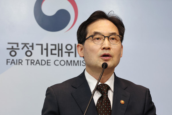 한기정 공정거래위원장은 20일 정부세종청사에서 브리핑을 열고 국내 예방접종 백신 구매 입찰 담합건과 관련 시정명령과 과징금 부과 등의 조치를 취했다고 밝혔다. 사진=연합뉴스 