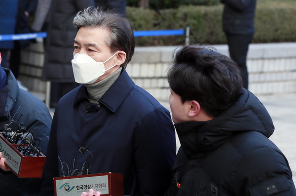 조국 전 법무부 장관이 자녀들의 기소 여부 검토 위기 속 사과문을 올렸다. 사진=이태구 기자