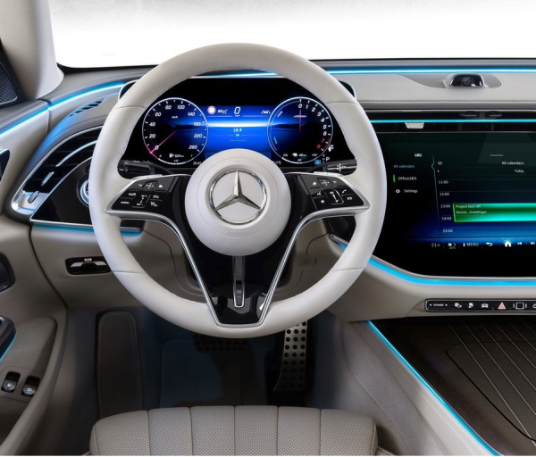 최신형 MBUX의 도입으로 운전자 편의성을 증대시킨다. 사진=메르세데스-벤츠 제공 