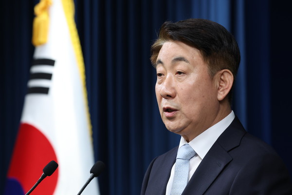 방송통신위원장 후보로 지명된 이동관 대통령 대외협력특보가 28일 서울 용산 대통령실 청사에서 인사말을 하고 있다. (사진 연합뉴스 제공)