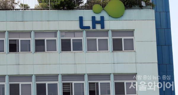 LH가 건설카르텔 척결을 위해 총력을 기울이겠다는 계획을 발표한 가운데 부실시공 근절을 이룰 수 있을지 귀추가 주목된다. 사진=이태구 기자