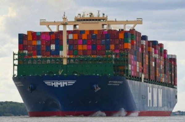 국내 최대 선사인 HMM 인수에  SM, 동원, 하림 등이 인수전에 뛰어든 가운데 LX와 글로벌세아도 인수 참여를 검토 중인 것으로 전해졌다. 업계는 이번 인수전에 관전 포인트를 기업들의 자금 동원력으로 보고 있다. 사진=HMM 제공 