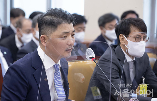 김범수 카카오 미래이니셔티브센터장이 지난해 10월 과방위 국정감사에 증인으로 참석해 발언하고 있다. 사진=서울와이어 DB