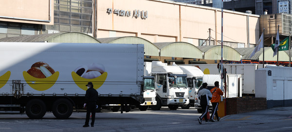 SPC 계열사 성남 샤니 제빵공장에서 끼임 사고로 50대 근로자가 숨진 것과 관련해 경찰이 압수수색에 나섰다. 사진=연합뉴스 제공