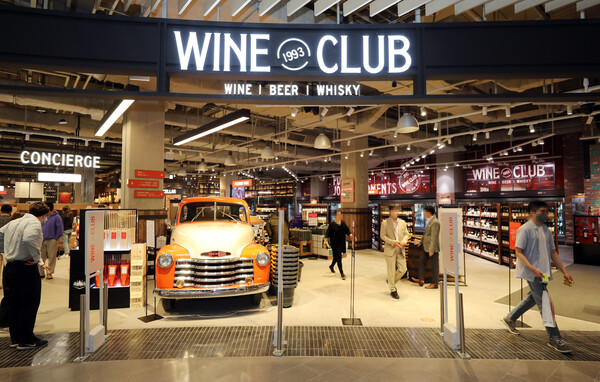이마트가 지난 5월 스타필드 하남에 문을 연 ‘와인클럽‘ 전경. 사진=이마트 제공