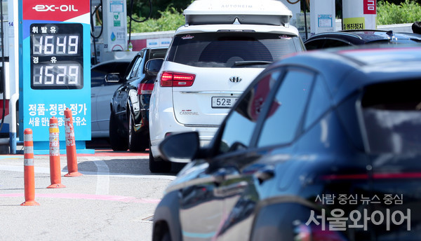 서울시내 주유소에 휘발유와 경유가격표가 표시돼 있다. 사진=서울와이어 DB