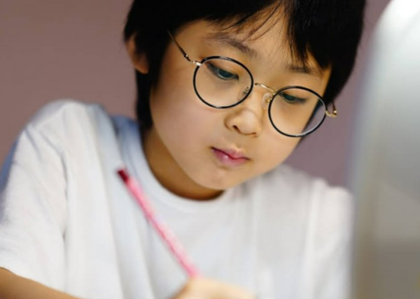 2012년 11월생인 백강현 군은 상위 0.0001%의 영재로 알려졌다. 사진=백강현 유튜브 갈무리.